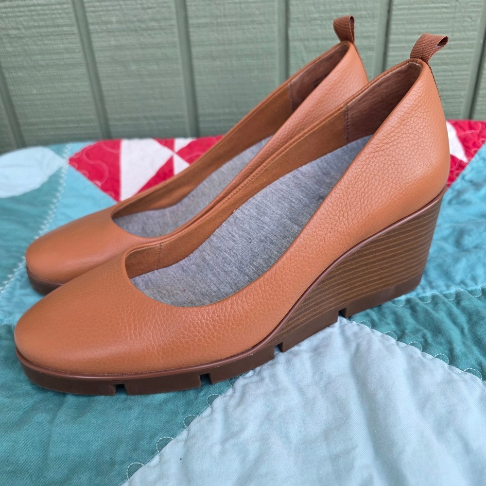 Bzees All Weather Wedge Leather Pumps Womens 7.5M Tan Terracotta Brown ~NICE~